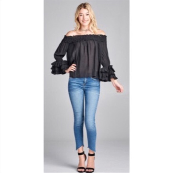 ❗️Last one❗️ruffled  off shoulder top - Picture 2 of 4